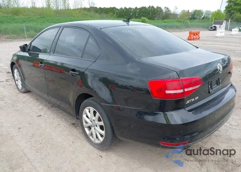 2015 Volkswagen Jetta 1.8T Se z USA, uszkodzony, nr VIN 3VWD17AJ8FM321933